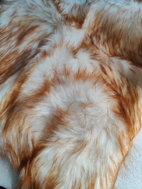 Dywan pluszowy ze sztucznego futra Biały Brąz puszysty dekoracyjny 50x80cm