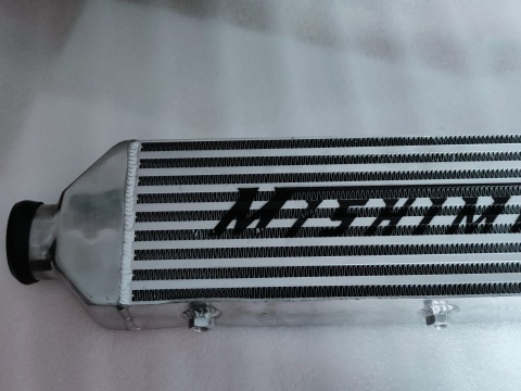 Uniwersalny intercooler Z-Line od Mishimoto MMINT-UZ Srebrny