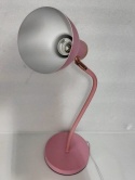 różowa lampka biurkowa regulowany klosz metal drewno