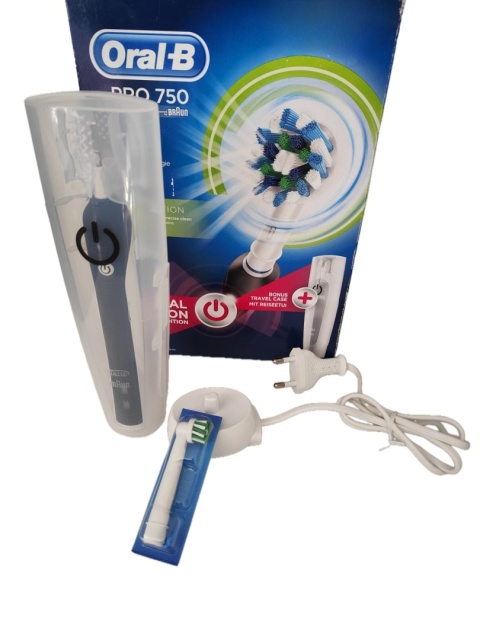 Oral-B PRO 750 szczoteczka elektryczna do zębów 3D ACTION black
