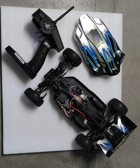 Model Truggy RC Team C 1:10 Minion 4WD TR04 2,4GHz ABSIMA RTR