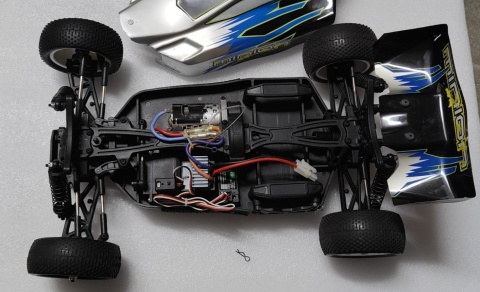 Model Truggy RC Team C 1:10 Minion 4WD TR04 2,4GHz ABSIMA RTR