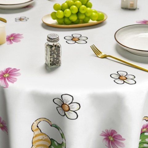 Obrus okrągły plamoodporny skrzaty gnomy kwiaty 140 cm Wielokolorowy