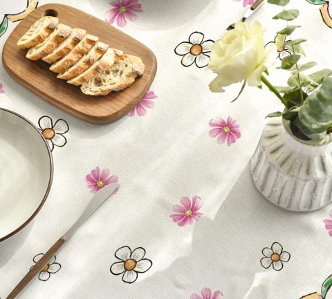 Obrus Plamoodporny 100x100 Kremowy Skrzaty gnomy krasnale